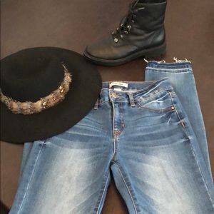 Pre-owned Refuge blue jeans size 2